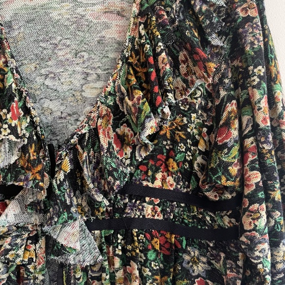 NWOT Free People Ruffle Top Sz Small in Dark Floral - Picture 8 of 12